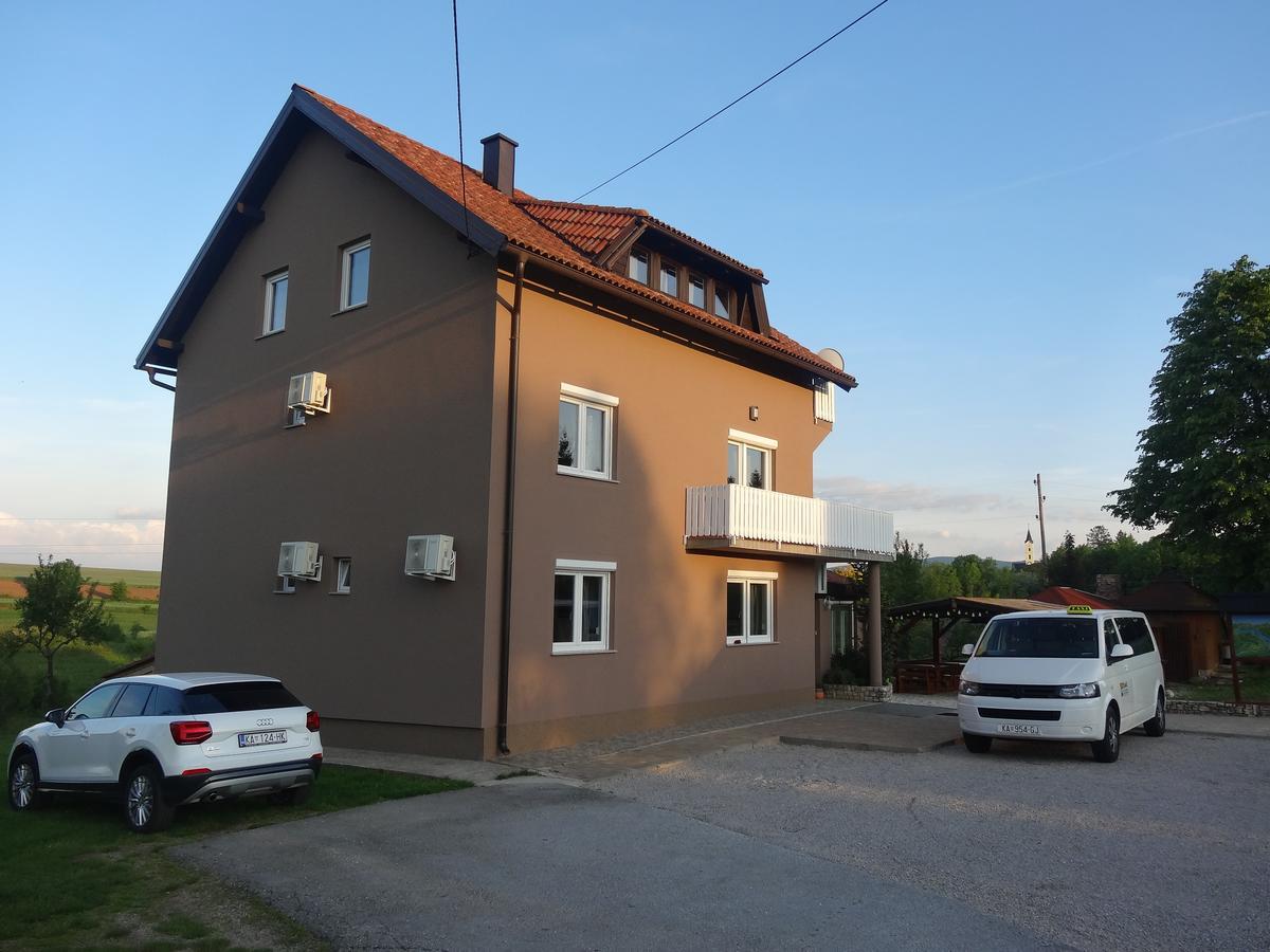 Apartments And Rooms Kristina Drežnik Grad Exterior foto